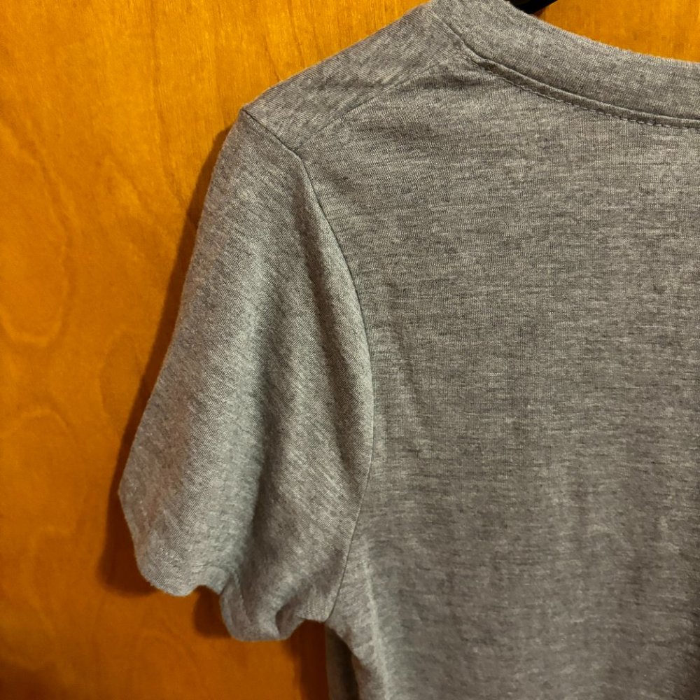 Mickey + Mini Mouse Womens Disney T-Shirt‎ Gray Short Sleeve Scoop Neck M - Picture 10 of 13